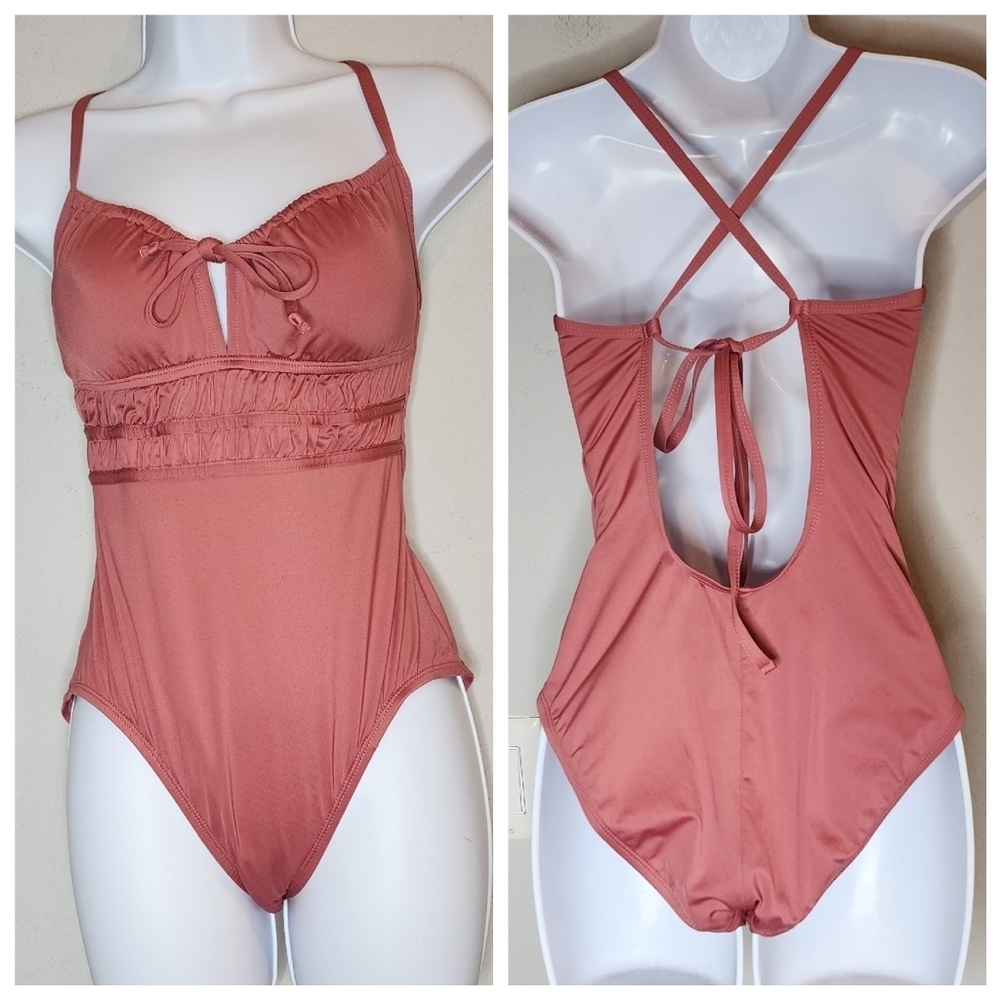 Kona Sol Pink one piece swimsuit. Like‎ new.